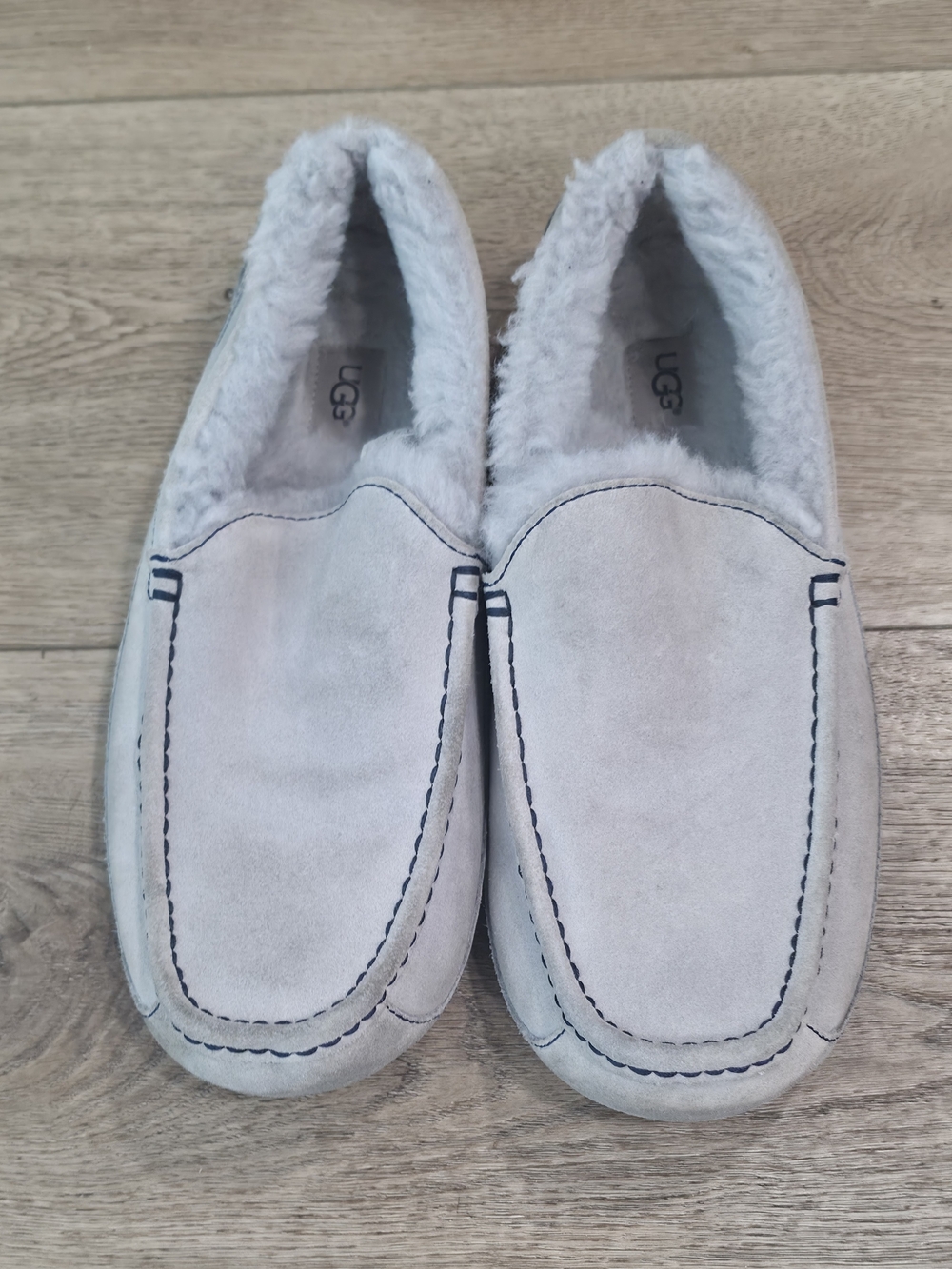 UGG Ascot Suede Slippers Grey Men’s Size 12 Moccasins Slip On Sheepskin - Picture 6 of 10